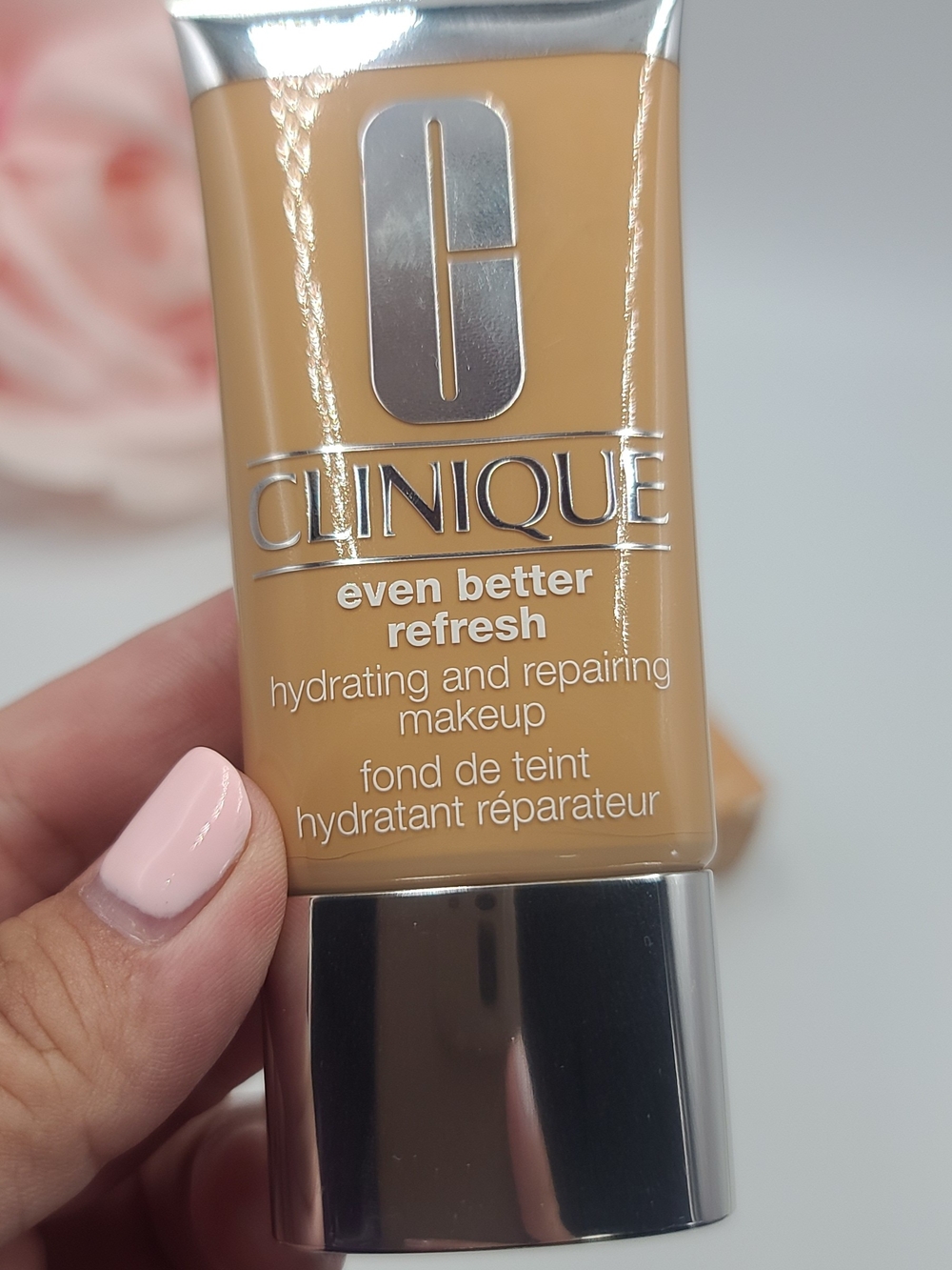 Clinique Even Better Refresh Hydrating and Repairing Makeup Foundation Brown
